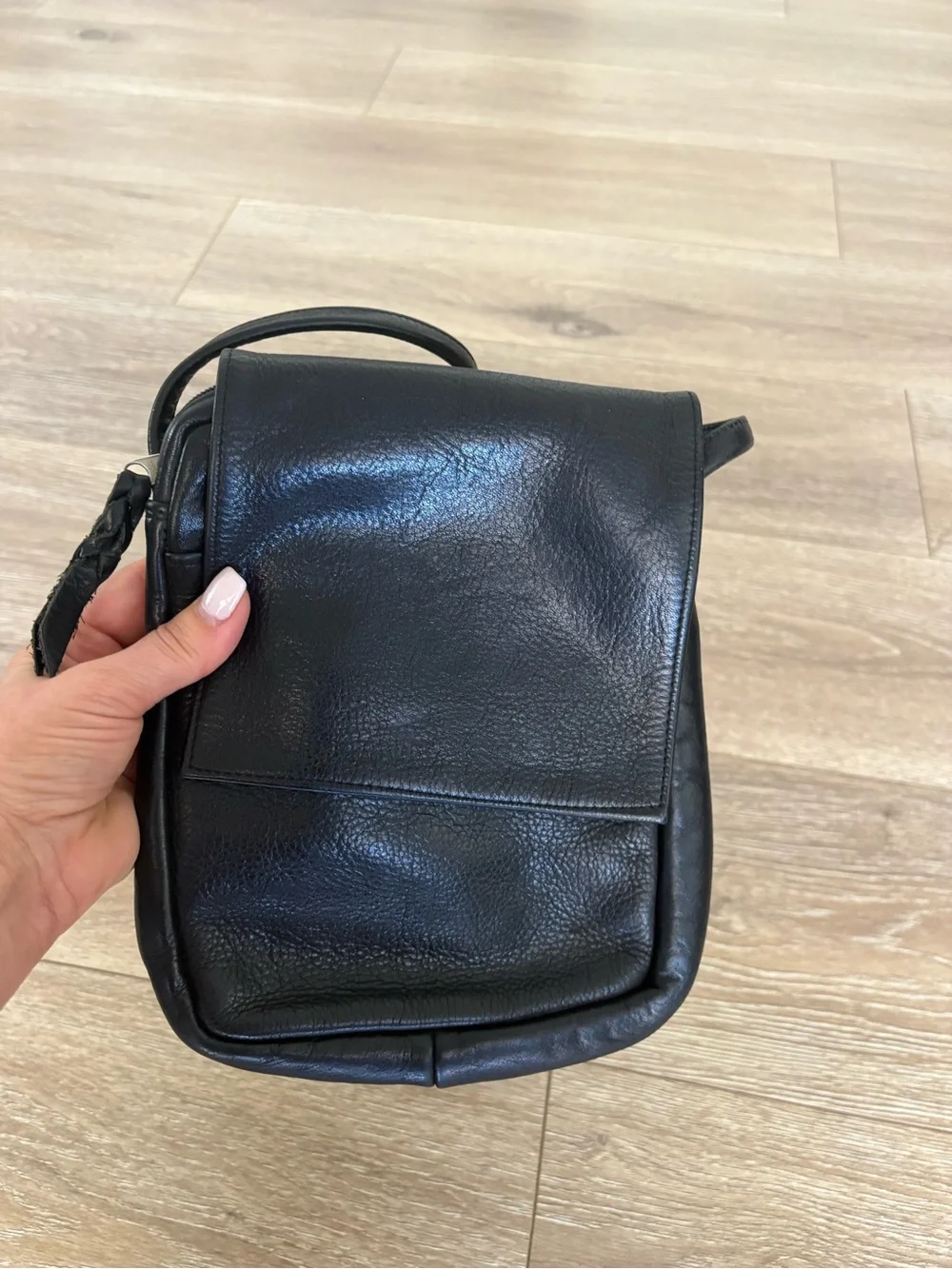 N/A sleek black